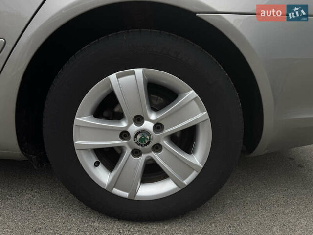 Серый Шкода Октавия, объемом двигателя 1.6 л и пробегом 247 тыс. км за 9900 $, фото 10 на Automoto.ua