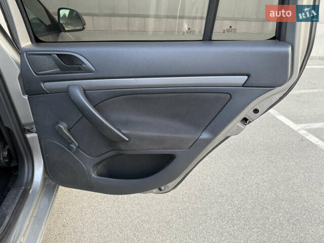 Шкода Октавія 2010 у Києві на Automoto.ua Сірий Шкода Октавія, об'ємом двигуна 1.6 л та пробігом 197 тис. км за 6950 $, фото 24 на Automoto.ua