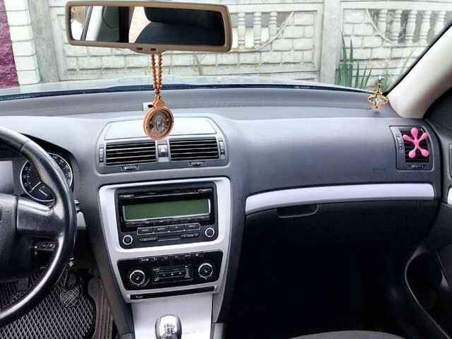 Серый Шкода Октавия, объемом двигателя 1.6 л и пробегом 230 тыс. км за 7800 $, фото 2 на Automoto.ua