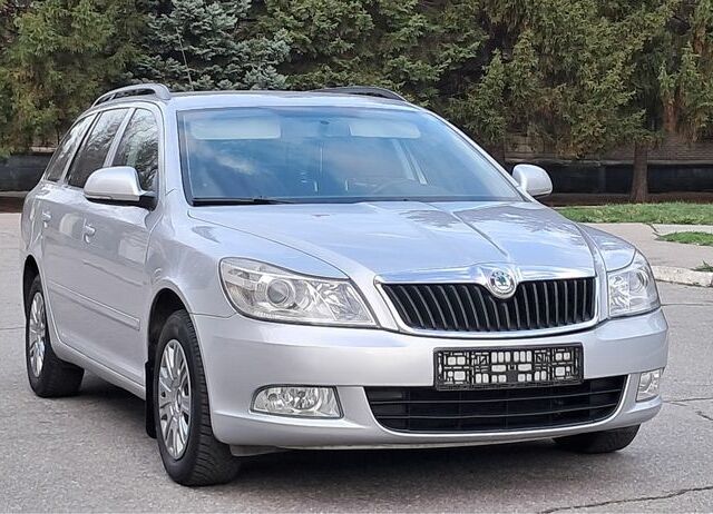 Серый Шкода Октавия, объемом двигателя 1.6 л и пробегом 133 тыс. км за 7700 $, фото 1 на Automoto.ua