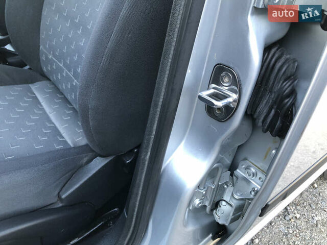 Сірий Шкода Октавія, об'ємом двигуна 1.6 л та пробігом 160 тис. км за 7300 $, фото 32 на Automoto.ua