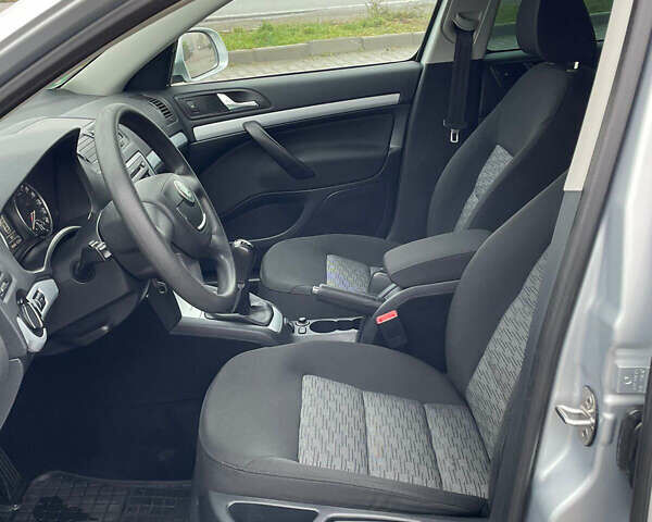 Серый Шкода Октавия, объемом двигателя 1.6 л и пробегом 229 тыс. км за 9499 $, фото 121 на Automoto.ua