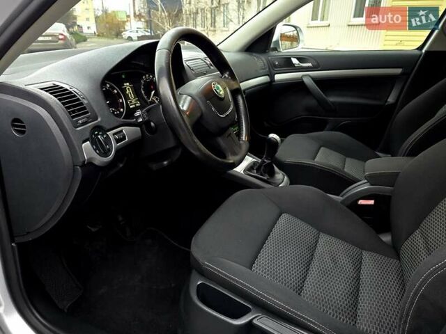 Серый Шкода Октавия, объемом двигателя 1.8 л и пробегом 190 тыс. км за 7200 $, фото 109 на Automoto.ua