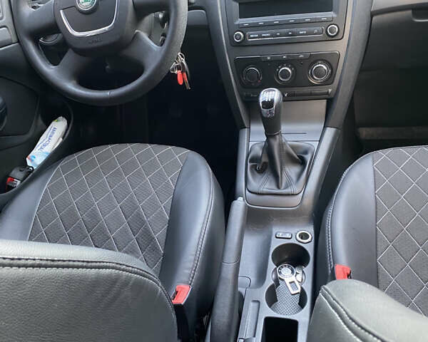 Серый Шкода Октавия, объемом двигателя 1.6 л и пробегом 310 тыс. км за 7300 $, фото 7 на Automoto.ua