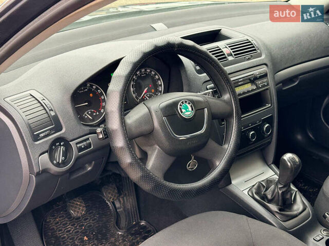 Сірий Шкода Октавія, об'ємом двигуна 1.6 л та пробігом 307 тис. км за 5940 $, фото 17 на Automoto.ua