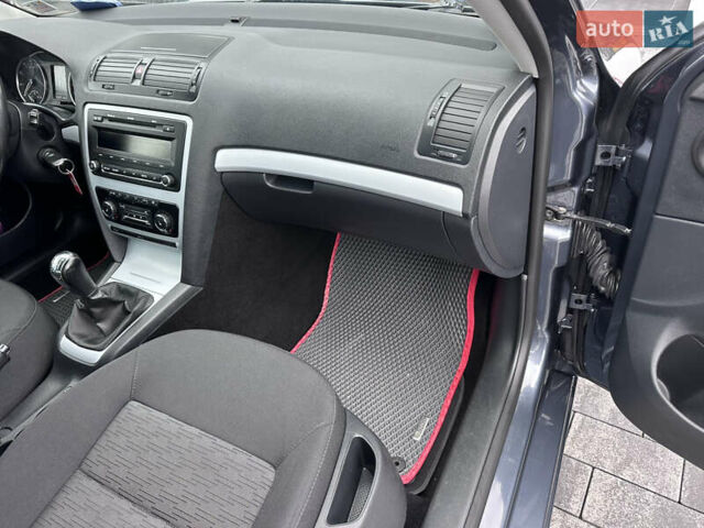 Серый Шкода Октавия, объемом двигателя 1.2 л и пробегом 209 тыс. км за 6777 $, фото 22 на Automoto.ua