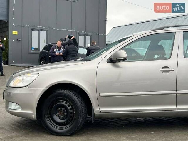 Серый Шкода Октавия, объемом двигателя 1.6 л и пробегом 245 тыс. км за 7500 $, фото 1 на Automoto.ua