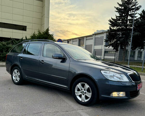 Серый Шкода Октавия, объемом двигателя 1.6 л и пробегом 210 тыс. км за 8999 $, фото 2 на Automoto.ua