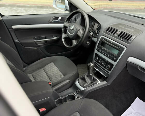 Серый Шкода Октавия, объемом двигателя 1.6 л и пробегом 183 тыс. км за 7400 $, фото 6 на Automoto.ua