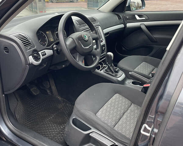 Сірий Шкода Октавія, об'ємом двигуна 1.8 л та пробігом 183 тис. км за 7200 $, фото 12 на Automoto.ua