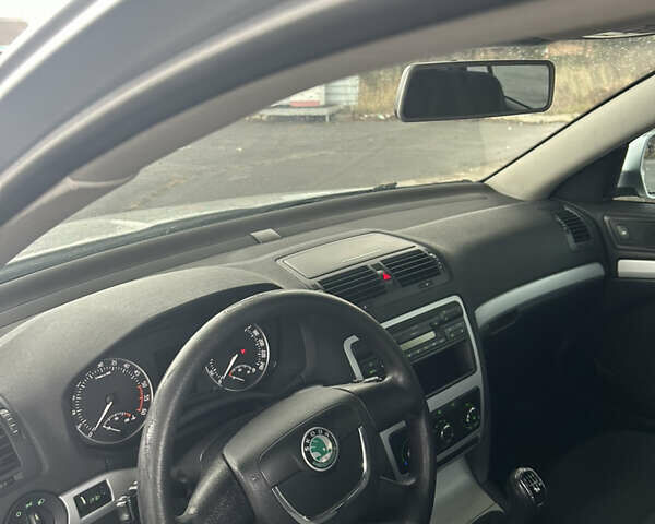 Серый Шкода Октавия, объемом двигателя 1.6 л и пробегом 336 тыс. км за 8000 $, фото 26 на Automoto.ua