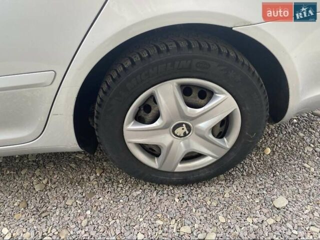 Серый Шкода Октавия, объемом двигателя 1.6 л и пробегом 288 тыс. км за 8000 $, фото 12 на Automoto.ua