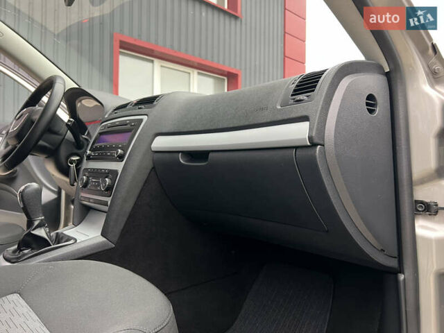 Сірий Шкода Октавія, об'ємом двигуна 1.6 л та пробігом 188 тис. км за 9200 $, фото 74 на Automoto.ua