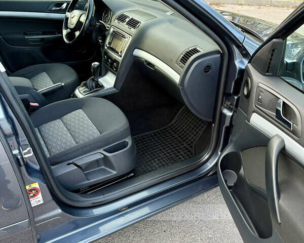 Серый Шкода Октавия, объемом двигателя 1.6 л и пробегом 210 тыс. км за 8999 $, фото 22 на Automoto.ua