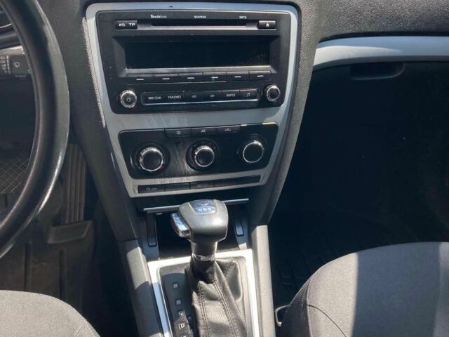 Серый Шкода Октавия, объемом двигателя 1.2 л и пробегом 250 тыс. км за 4270 $, фото 7 на Automoto.ua