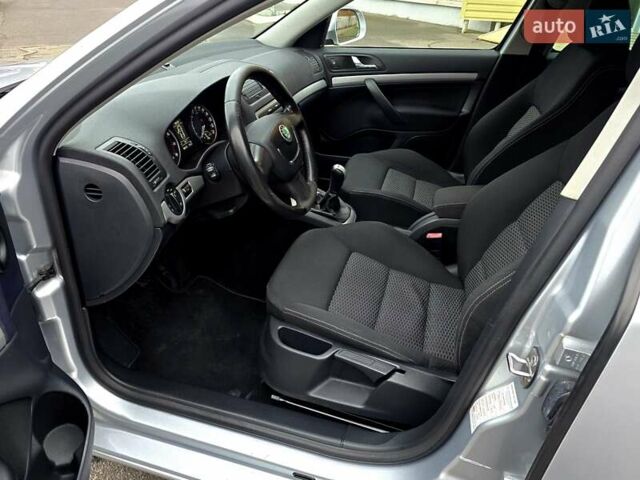 Серый Шкода Октавия, объемом двигателя 1.8 л и пробегом 190 тыс. км за 7200 $, фото 106 на Automoto.ua