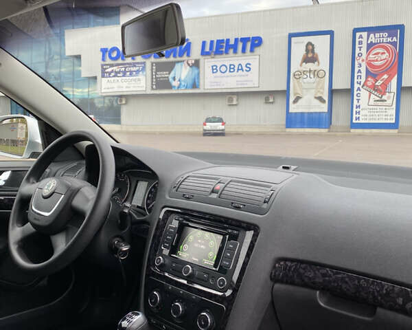 Серый Шкода Октавия, объемом двигателя 2 л и пробегом 273 тыс. км за 8200 $, фото 61 на Automoto.ua