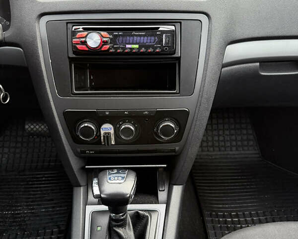 Сірий Шкода Октавія, об'ємом двигуна 1.6 л та пробігом 197 тис. км за 7950 $, фото 16 на Automoto.ua