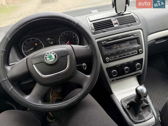 Серый Шкода Октавия, объемом двигателя 1.8 л и пробегом 225 тыс. км за 6700 $, фото 5 на Automoto.ua