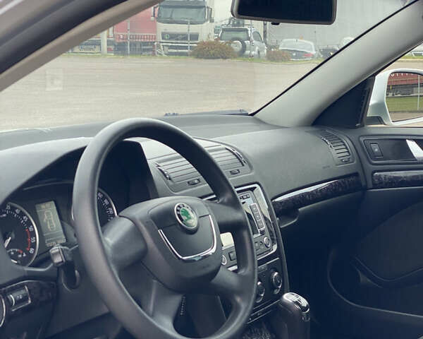 Серый Шкода Октавия, объемом двигателя 2 л и пробегом 273 тыс. км за 8200 $, фото 47 на Automoto.ua