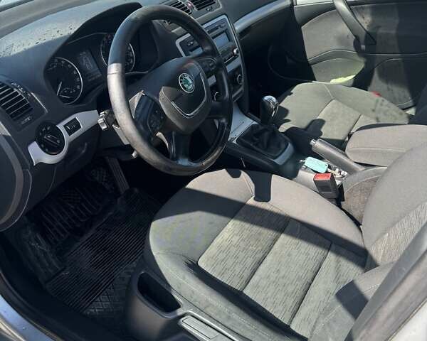 Серый Шкода Октавия, объемом двигателя 1.6 л и пробегом 260 тыс. км за 7700 $, фото 6 на Automoto.ua