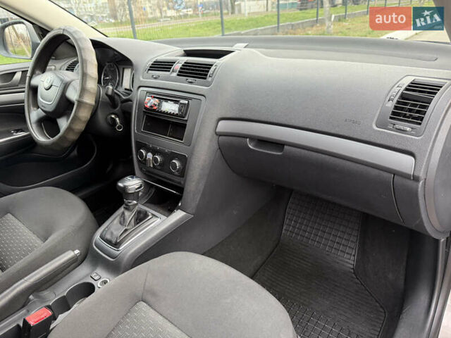 Сірий Шкода Октавія, об'ємом двигуна 1.6 л та пробігом 197 тис. км за 7950 $, фото 17 на Automoto.ua