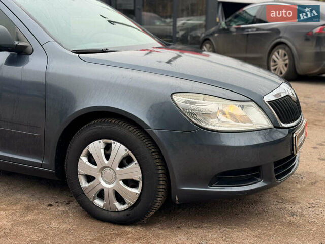 Сірий Шкода Октавія, об'ємом двигуна 1.6 л та пробігом 307 тис. км за 5940 $, фото 4 на Automoto.ua