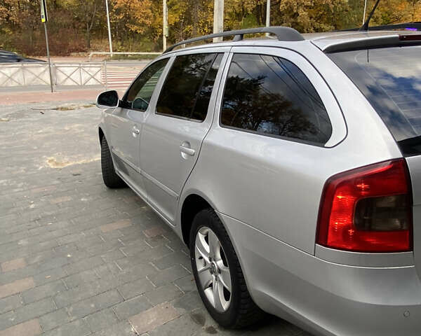 Шкода Октавія 2010 у Тернополі на Automoto.ua Сірий Шкода Октавія, об'ємом двигуна 2 л та пробігом 258 тис. км за 7600 $, фото 8 на Automoto.ua