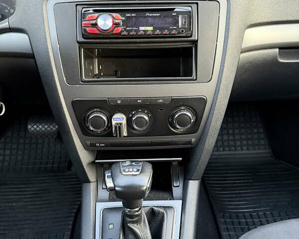 Шкода Октавія 2010 у Києві на Automoto.ua Сірий Шкода Октавія, об'ємом двигуна 1.6 л та пробігом 197 тис. км за 6950 $, фото 19 на Automoto.ua