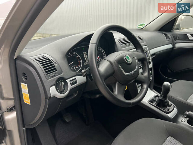 Сірий Шкода Октавія, об'ємом двигуна 1.6 л та пробігом 188 тис. км за 9200 $, фото 47 на Automoto.ua