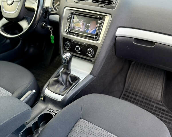 Серый Шкода Октавия, объемом двигателя 1.6 л и пробегом 210 тыс. км за 8999 $, фото 23 на Automoto.ua