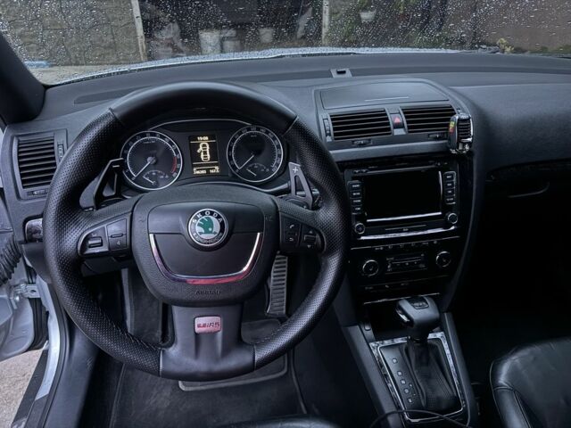 Сірий Шкода Октавія, об'ємом двигуна 2 л та пробігом 247 тис. км за 11000 $, фото 3 на Automoto.ua