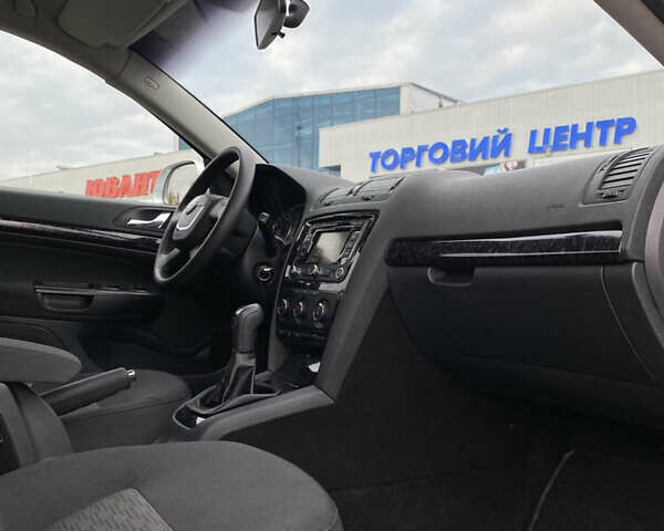 Серый Шкода Октавия, объемом двигателя 2 л и пробегом 273 тыс. км за 8200 $, фото 62 на Automoto.ua