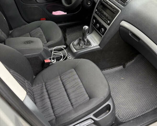 Серый Шкода Октавия, объемом двигателя 1.8 л и пробегом 225 тыс. км за 6700 $, фото 6 на Automoto.ua