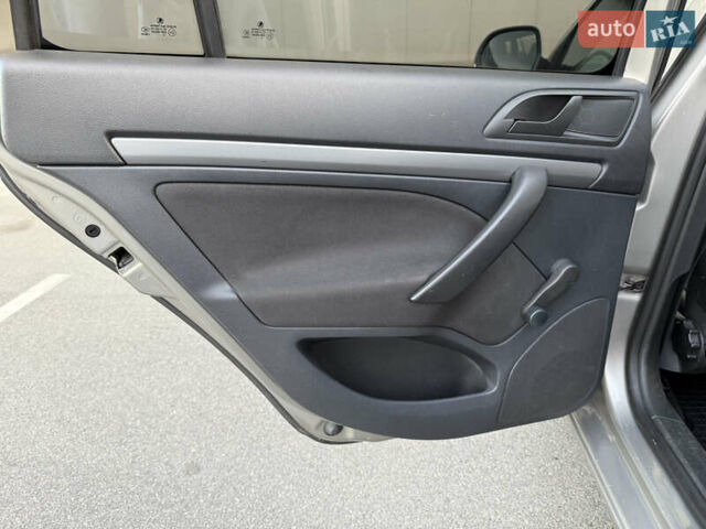 Шкода Октавія 2010 у Києві на Automoto.ua Сірий Шкода Октавія, об'ємом двигуна 1.6 л та пробігом 197 тис. км за 6950 $, фото 27 на Automoto.ua