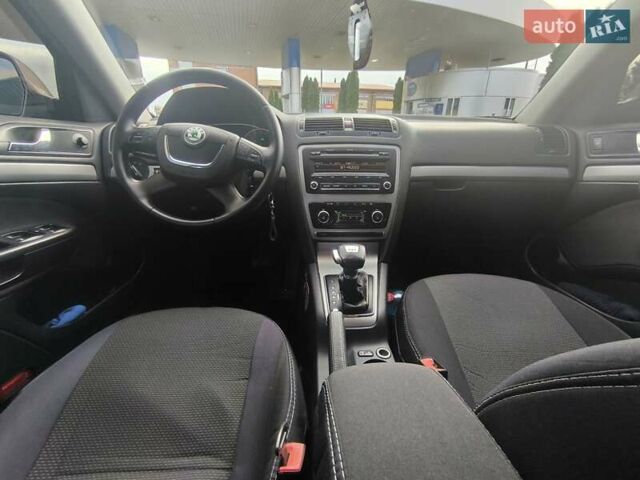 Серый Шкода Октавия, объемом двигателя 1.6 л и пробегом 260 тыс. км за 8400 $, фото 7 на Automoto.ua