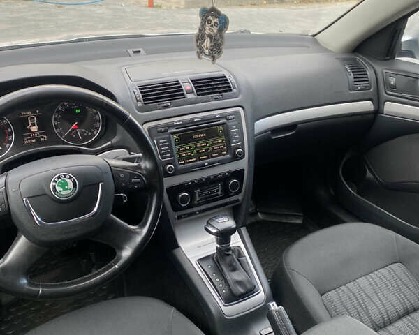 Шкода Октавія 2010 у Тернополі на Automoto.ua Сірий Шкода Октавія, об'ємом двигуна 2 л та пробігом 258 тис. км за 7600 $, фото 19 на Automoto.ua