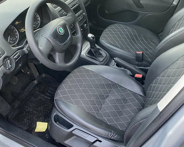 Серый Шкода Октавия, объемом двигателя 1.6 л и пробегом 310 тыс. км за 7300 $, фото 16 на Automoto.ua