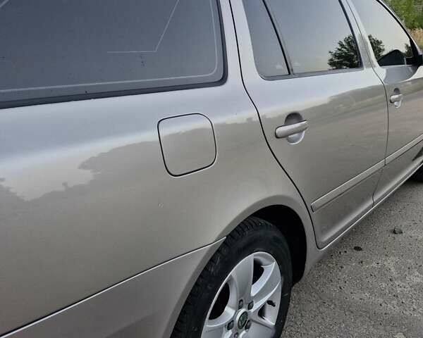 Серый Шкода Октавия, объемом двигателя 1.6 л и пробегом 310 тыс. км за 7000 $, фото 11 на Automoto.ua