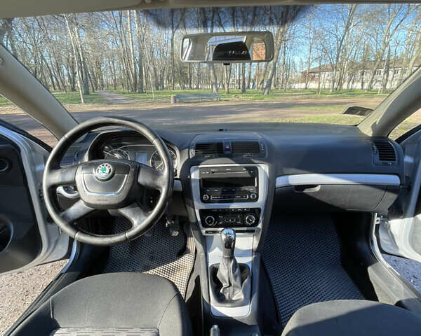 Серый Шкода Октавия, объемом двигателя 1.99 л и пробегом 296 тыс. км за 6200 $, фото 10 на Automoto.ua