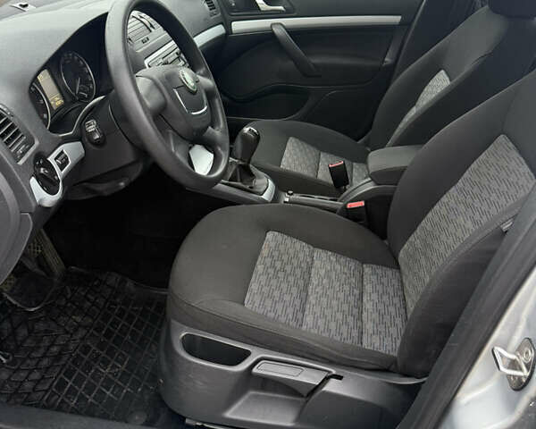 Сірий Шкода Октавія, об'ємом двигуна 1.6 л та пробігом 183 тис. км за 7500 $, фото 27 на Automoto.ua