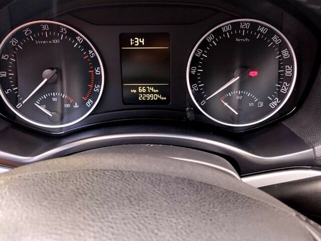 Серый Шкода Октавия, объемом двигателя 1.6 л и пробегом 230 тыс. км за 7800 $, фото 1 на Automoto.ua