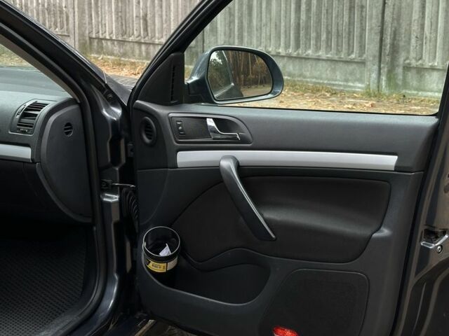 Серый Шкода Октавия, объемом двигателя 1.2 л и пробегом 301 тыс. км за 5800 $, фото 11 на Automoto.ua