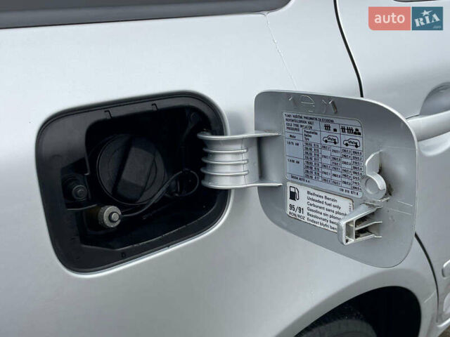 Сірий Шкода Октавія, об'ємом двигуна 1.6 л та пробігом 229 тис. км за 8999 $, фото 135 на Automoto.ua