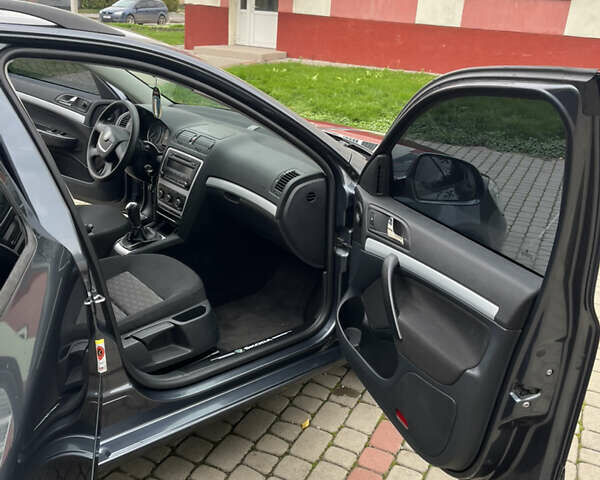 Серый Шкода Октавия, объемом двигателя 1.4 л и пробегом 217 тыс. км за 5800 $, фото 8 на Automoto.ua