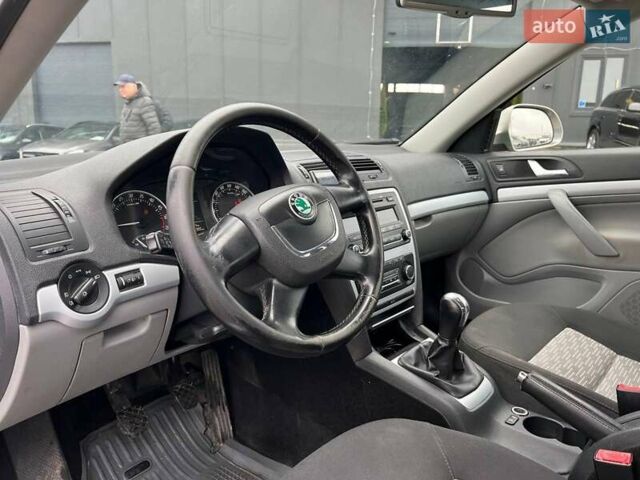Серый Шкода Октавия, объемом двигателя 1.6 л и пробегом 245 тыс. км за 7500 $, фото 16 на Automoto.ua