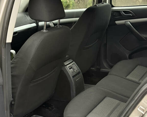 Серый Шкода Октавия, объемом двигателя 1.8 л и пробегом 200 тыс. км за 8300 $, фото 6 на Automoto.ua