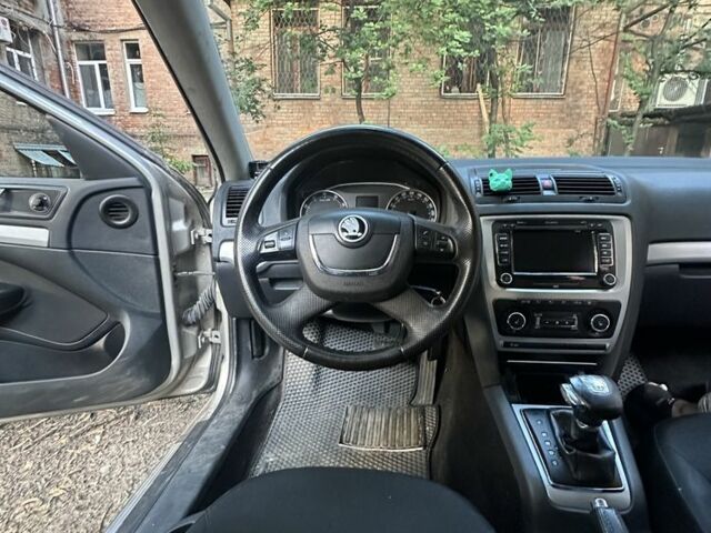 Серый Шкода Октавия, объемом двигателя 1.8 л и пробегом 221 тыс. км за 7500 $, фото 1 на Automoto.ua