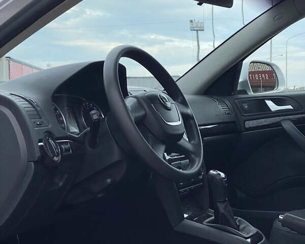 Серый Шкода Октавия, объемом двигателя 2 л и пробегом 273 тыс. км за 8200 $, фото 48 на Automoto.ua