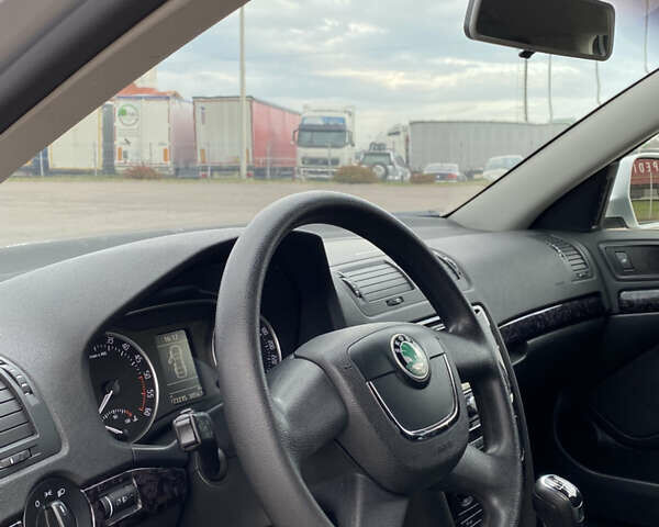 Серый Шкода Октавия, объемом двигателя 2 л и пробегом 273 тыс. км за 8200 $, фото 50 на Automoto.ua